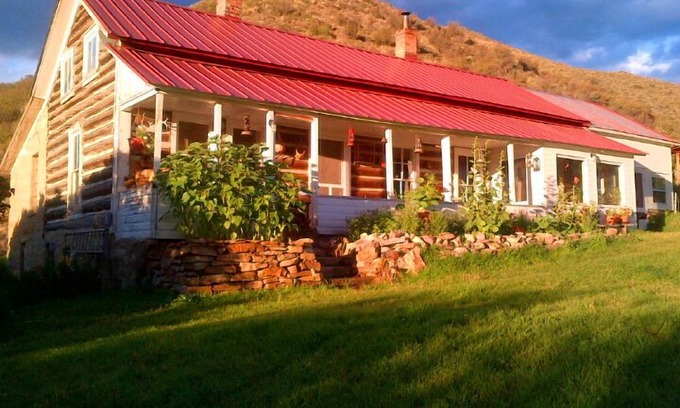 Savery Other | Historic Log Ranch House with Ocean View & Pool Access