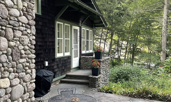 Phoenicia Cabin | Historic Craftsman Lodge with Pool, Spa & Streamside Views