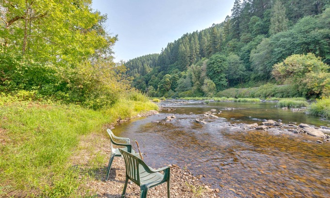 Mapleton Cottage | Historic Mapleton Cottage with River Views & Hot Tub Access