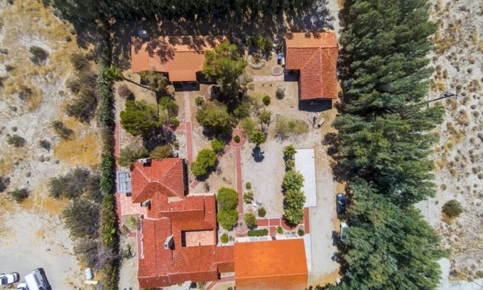 B-Bar-H Ranch House | Historic Mary Pickford Estate - Minutes from Polo Grounds