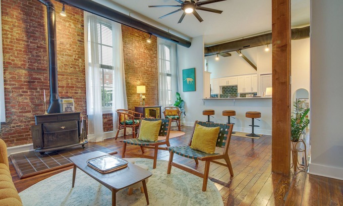Downtown Memphis Condo | Historic Memphis Condo: Steps from Beale Street & Spa