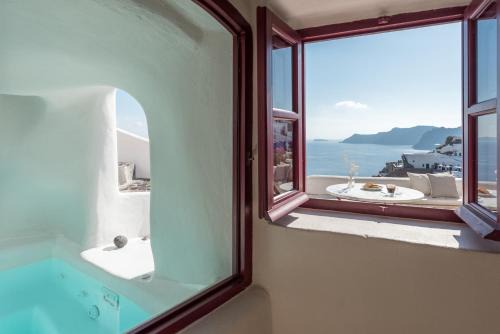 Oia Villa | Historic Old Bakery Cave with Oceanfront Spa & Hot Tub