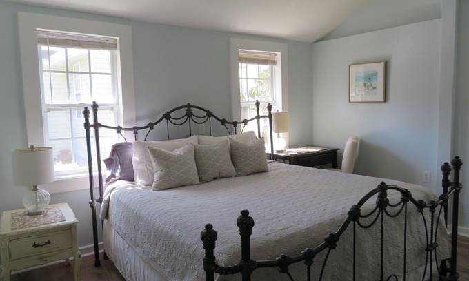 Historic Old Northeast Cottage | Historic Old Northeast: Steps to Water & Downtown Fun!