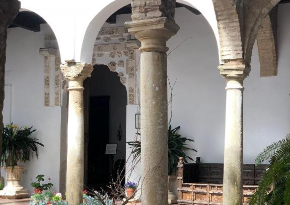 La Catedral Apartment | Historic Casa de las Cabezas in Córdoba - Guest Rated 9.4