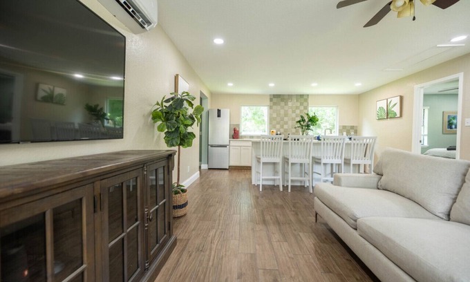 Oviedo House | Historic Oviedo Charmer - Close to everything