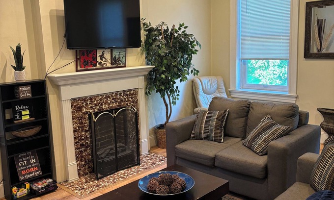 Downtown St. Louis Condo | Historic 2-Bedroom Condo with Office Space & Great Amenities