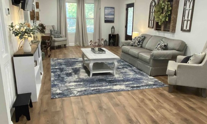 West Monroe House | Discover Historic Rails Retreat: Rated 9.8 & Family-Friendly