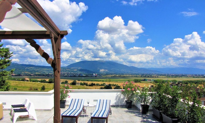 Lidarno Apartment | Panoramic View Hotel between Assisi and Perugia - Rated 9.8