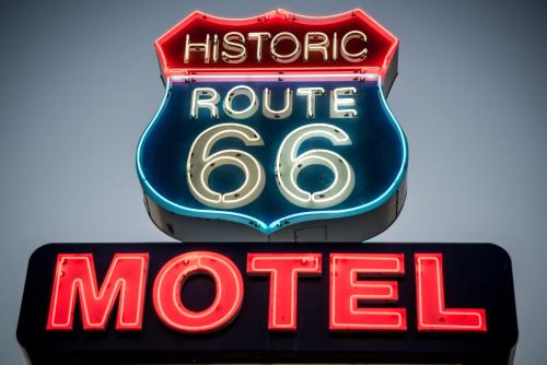 Seligman Hotel | Charming Historic Route 66 Motel - Family-Friendly Stay