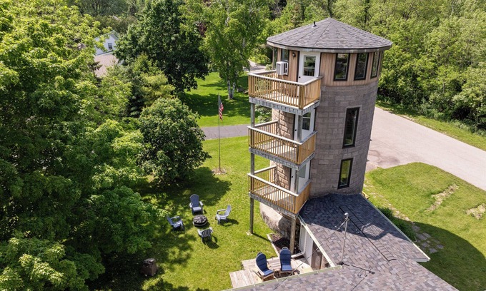 Fish Creek House | Delightful Silo Guest House: Your Peninsula Parkside Escape