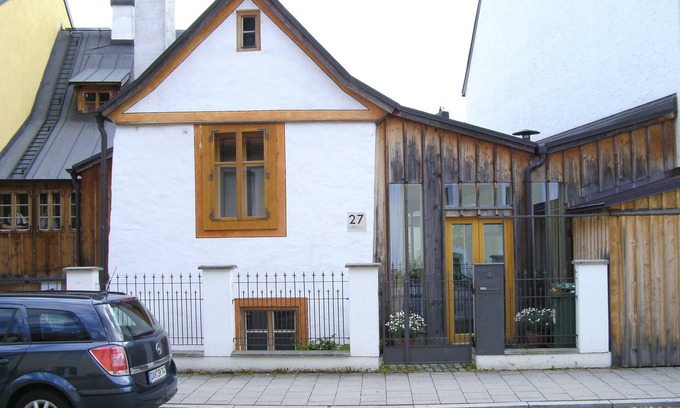 Old Town House | Historic single monument on Danube Island in the old town ensemble of Regensburg