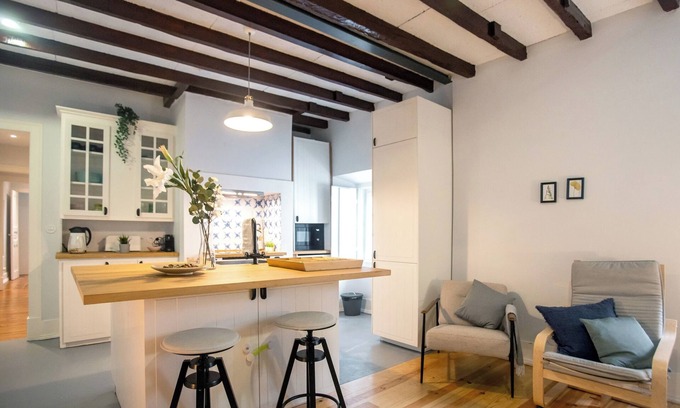 Encarnacao Apartment | Historic Stylish 3Bed Apartment, City Centre