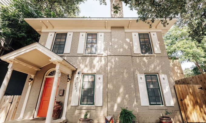 West Campus House | Historic Victorian 4BR Home on UT Campus and Downtown