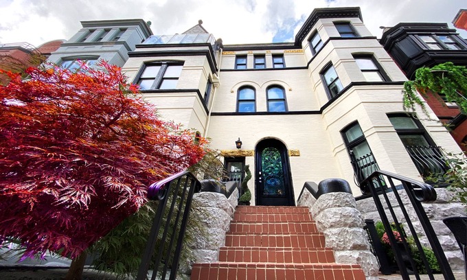 West End House | Prime Location: Historic Victorian Duplex Near White House