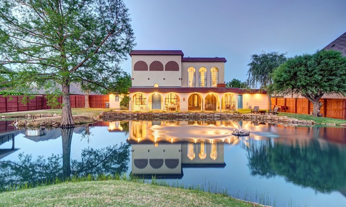 The Village Villa | Charming Historic Villa by Lake Hefner with Hot Tub & Pool Table