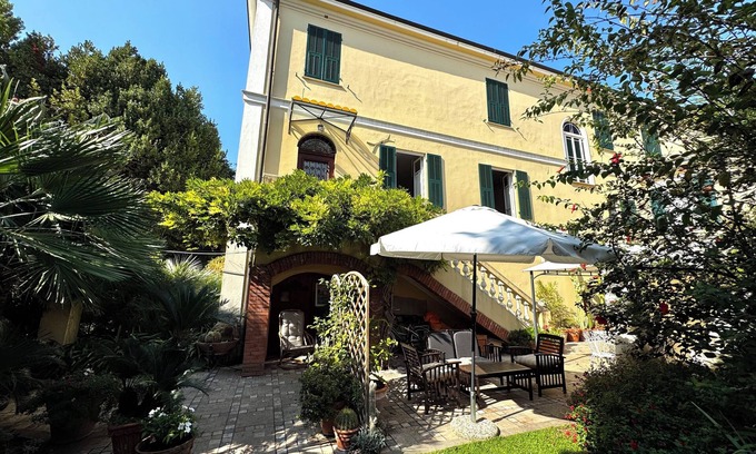 Vallecrosia Apartment | Villa Angelina Holiday Homes: Oceanfront Bliss Near the Sea
