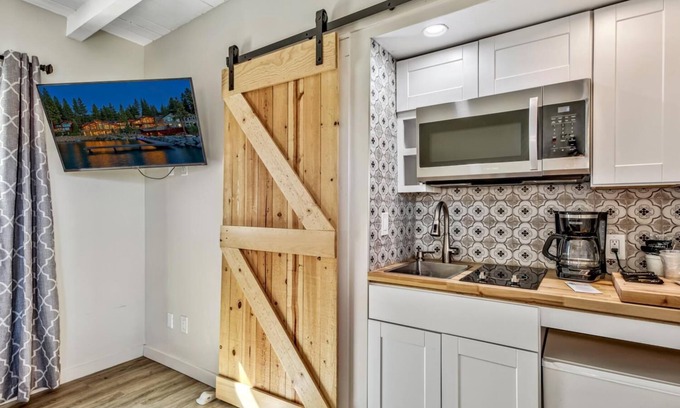 Walker Apartment | Historic West Walker Motel: Family-Friendly Retreat in Sierras