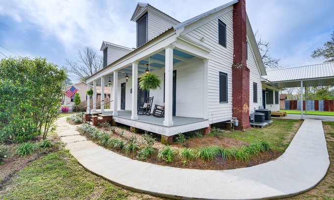 Grand Coteau House | Historic 1835 Home in Grand Coteau with Spa & Breakfast