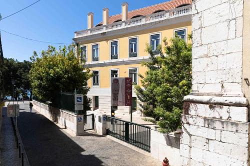 Misericordia Apartment | Historical 3 Bedroom Duplex Apartment in Lisbon