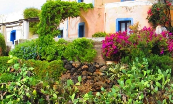 Alicudi Porto House | historical and panoramic house in loc. Tonna