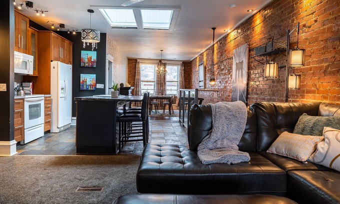 Medicine Hat Apartment | Charming Historical Apartment Near Downtown with Hot Tub