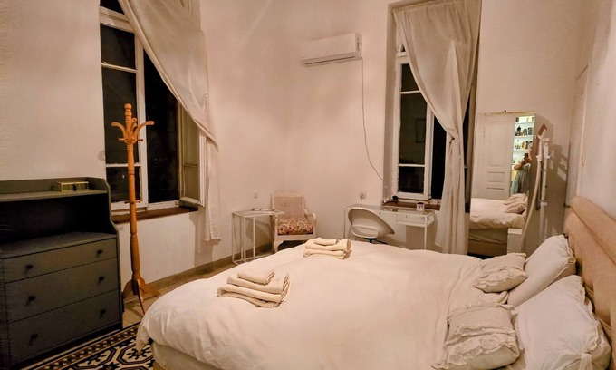 Talbieh Apartment | Historic Apartment in the Heart of Jerusalem with Breakfast