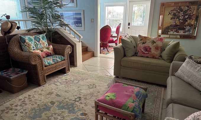 Lake Worth House | Historical Botanical Beach House: Pet-Friendly Getaway