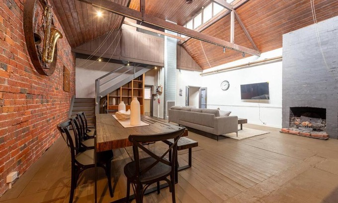 Nhill House | Experience a Historic 4-Star Hotel with Family-Friendly Amenities