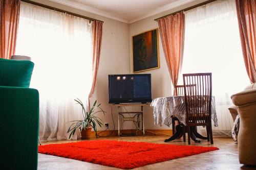 Uzhhorod Apartment | Historic Center Retreat: Pet Friendly with Hot Tub Access