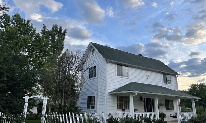 Mena House | Historic Colonial Retreat with Pool Near Downtown Mena