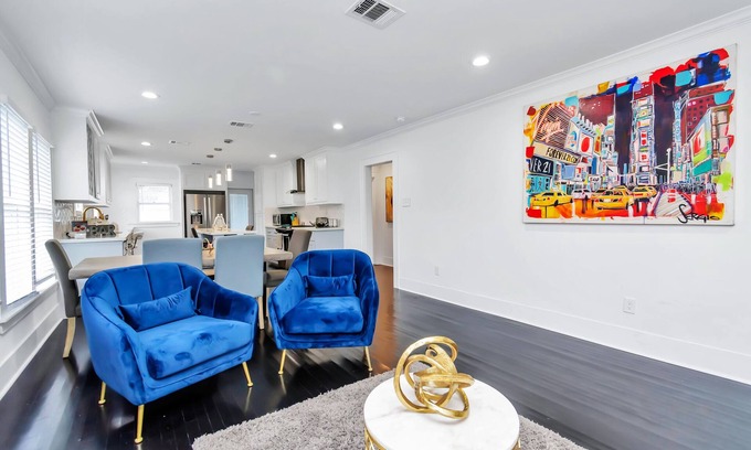 Greater Heights House | Cozy Historical Home in Houston Heights - 10/10 Guest Rating