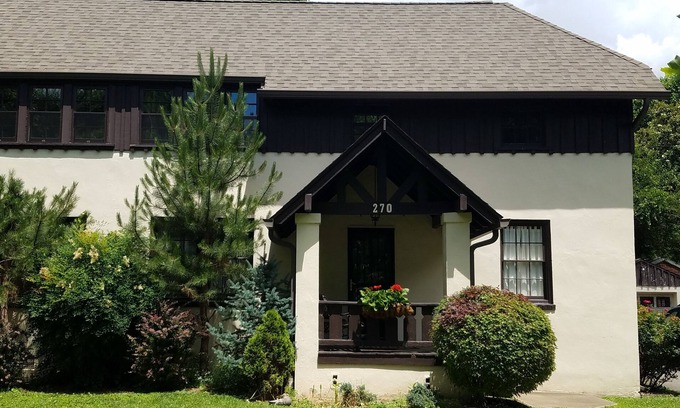 Kingsport Cottage | Historic Downtown Kingsport Home with Ocean Views & Breakfast