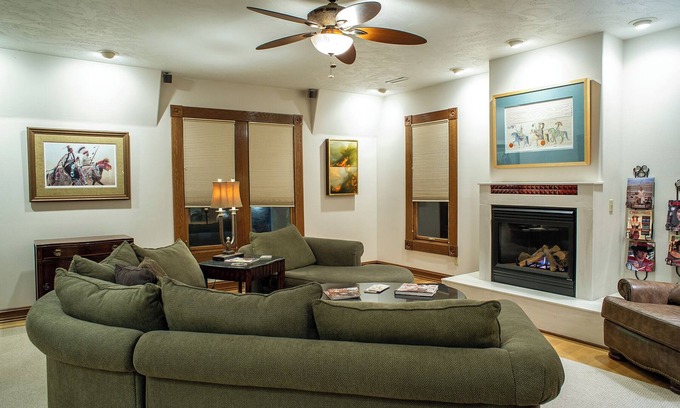 Pendleton House | Historic Retreat in Downtown Pendleton with Spa and Hot Tub