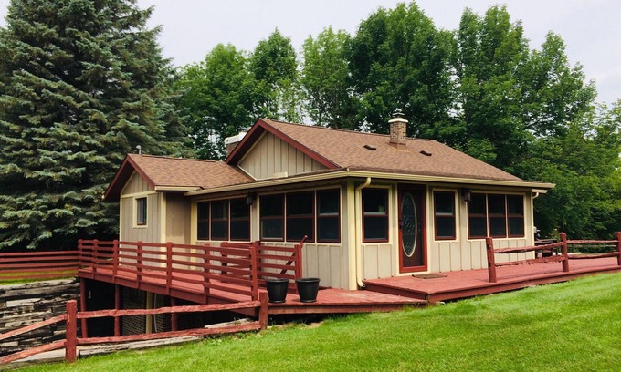 Elkhart Lake House | Historic Elkhart Lake Lodge with Hot Tub & Pet-Friendly Amenities