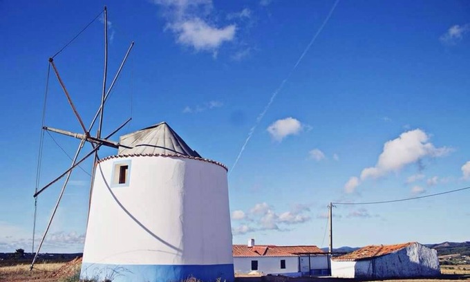Carrascalinho Cottage | Discover Rogil's Historic Property with Ocean Views & Spa