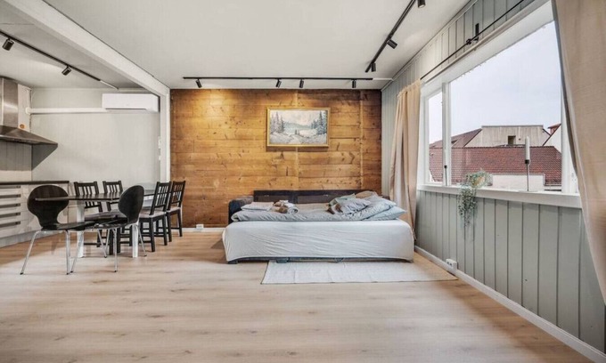 Engen Apartment | Historic Teatergaten - Sleeps 8 with Easycheck-in