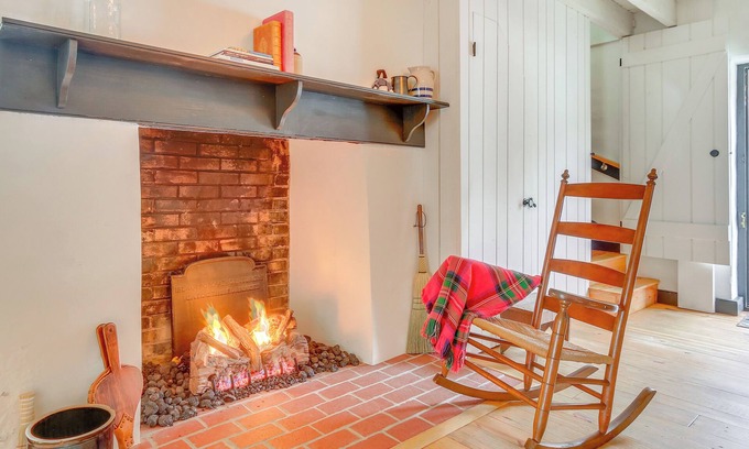 Thurmont House | Historic Thurmont Escape with Deck & Spa Amenities Awaits!