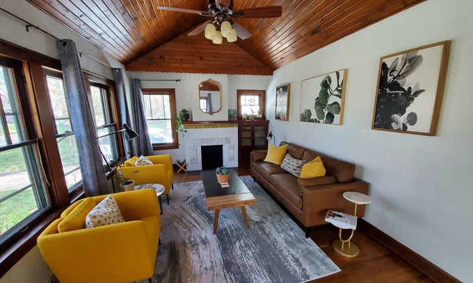 Wichita House | Experience Vintage Charm Near College Hill - 10/10 Rated