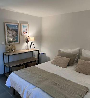 Othmarschen Apartment | Discover a Historic Retreat at Jenischpark with Family Focus