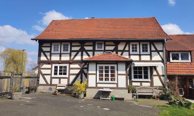 Schenklengsfeld House | Historic Hof: Ideal Retreat for Families and Pets
