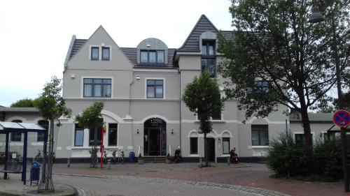 Wildeshausen Hotel | Historic Hotel Wildeshauser Bahnhof: Pet-Friendly Retreat