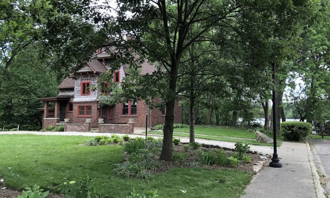 Kankakee House | Discover History and Comfort by the Kankakee River