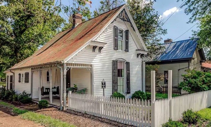 Historic Downtown Franklin House | History Meets Luxury - Dreamy Sweeney Cottage