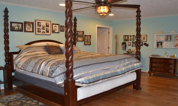 Dadeville House | Remarkable History Room at Paradise Bed and Breakfast