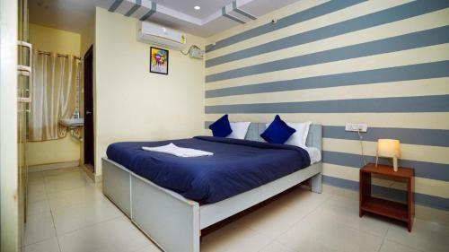 HITEC City Apartment | Budget-Friendly HIVEE-1 Rooms with Twin Bed & AC