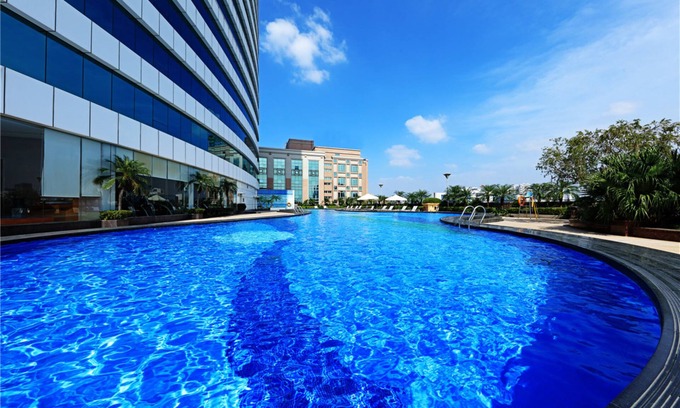 Houjie Hotel | Discover HJ International Hotel: Rated 9/10 with Spa & Pool