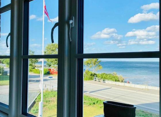 Faxe Ladeplads Apartment | Inviting Hjortholms Bistro nr 1 with Family-Friendly Dining
