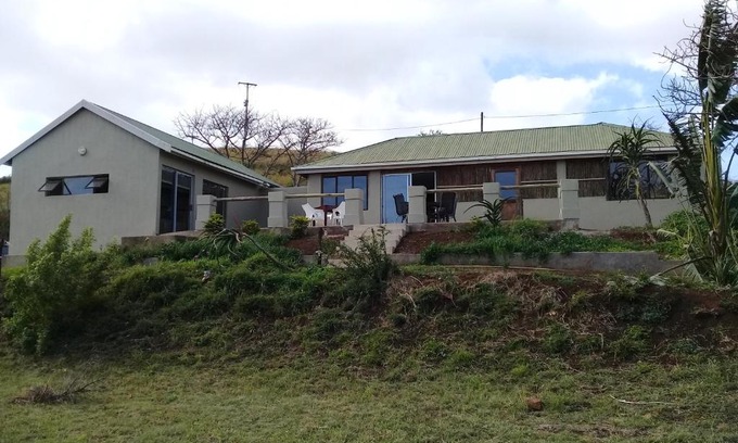 KwaNompondo House | Family-Friendly Hluhluwe Gate Safari Camp with Full Kitchen