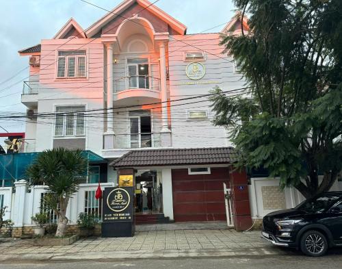 Duc Trong Hotel | Hoàng Anh Hotel: Guest Rated 9/10 with Family-Friendly Perks