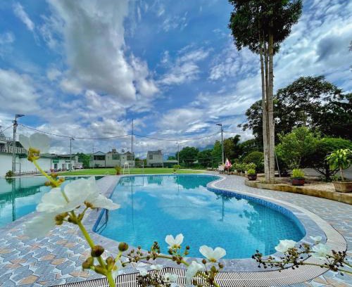 Na Tchiang Hotel | Discover Hoàng Liên Plaza: Pet-Friendly with Pool & Dining